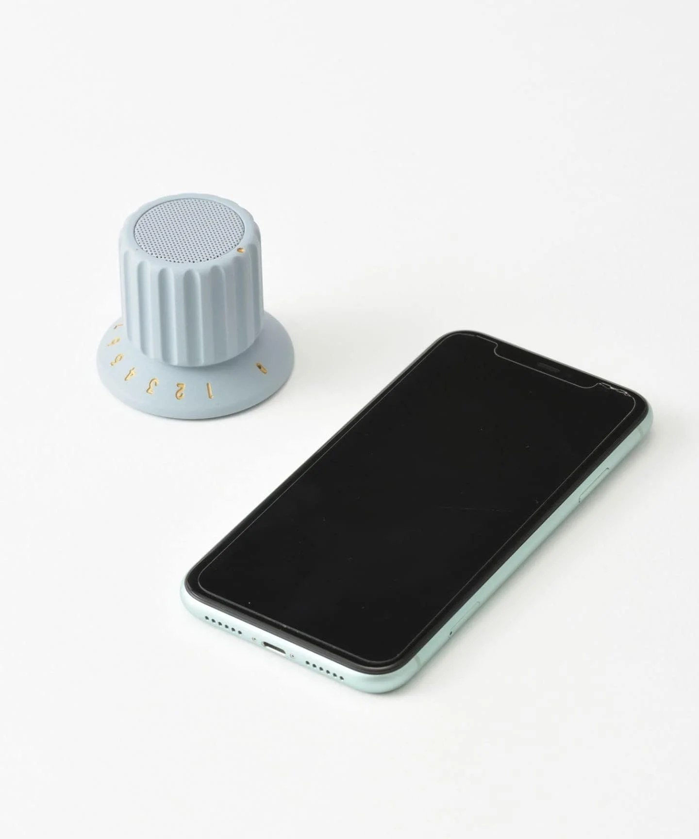 BDE060-GRG Volume Knob Speaker, Greige Waterproof, Compact, Bluetooth, IPX4 Waterproof, Magnet, For Refrigerators, Bathrooms, Outdoors, TWS, Hands-free Calling Function, Palm Size BDE060-GRG Volume Knob Speaker, Greige Waterproof, Compact, Bluetooth, IPX4 Waterproof, Magnet, For Refrigerators, Bathrooms, Outdoors, TWS, Hands-free Calling Function, Palm Size